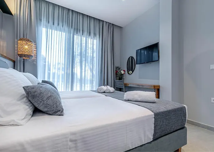 Sailors Luxury * Agia Pelagia Chlomou