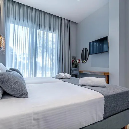 Sailors Luxury * Agia Pelagia Chlomou