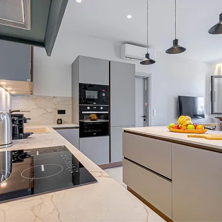 Sailors Luxury * Agia Pelagia Chlomou