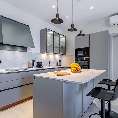 Sailors Luxury * Agia Pelagia Chlomou